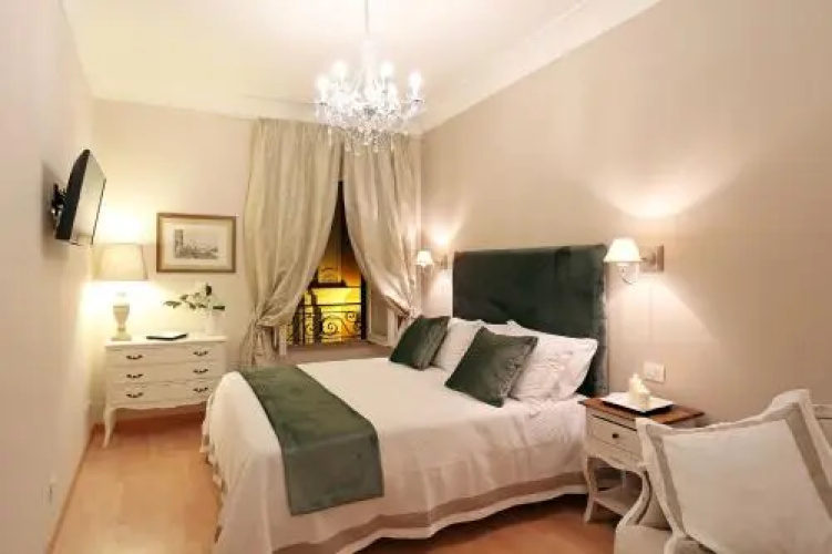 Via della Vite 2nd Floor Apartment