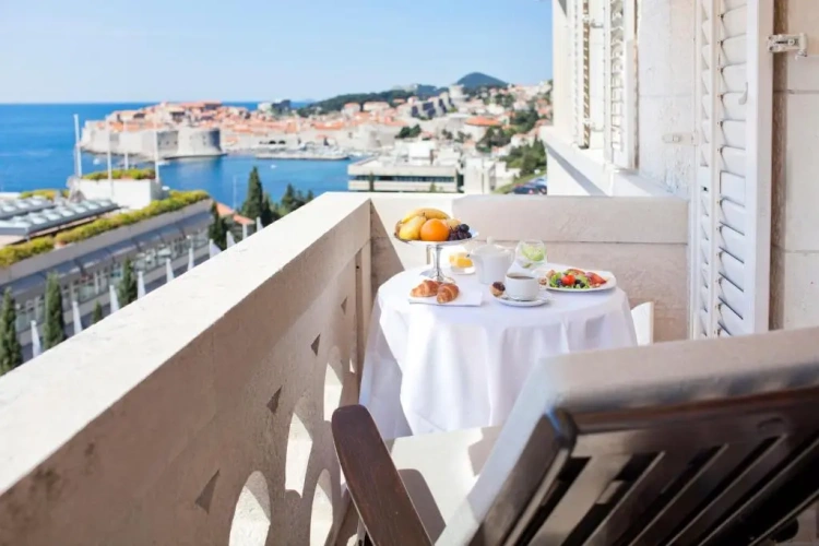 Deluxe Twin room with balcony and with sea view