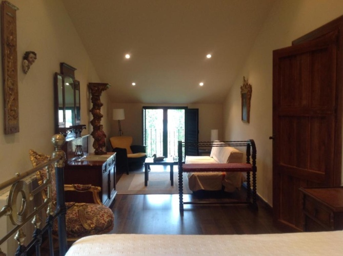 5 Bedrooms Cottage