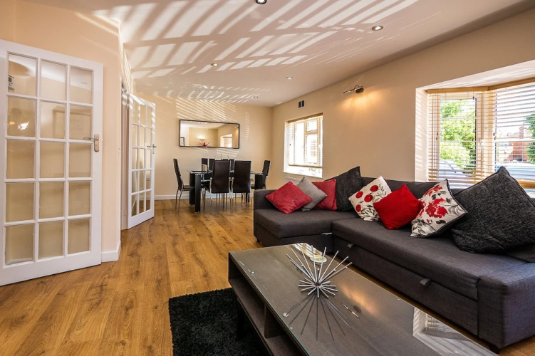 Unique Reading Apartment