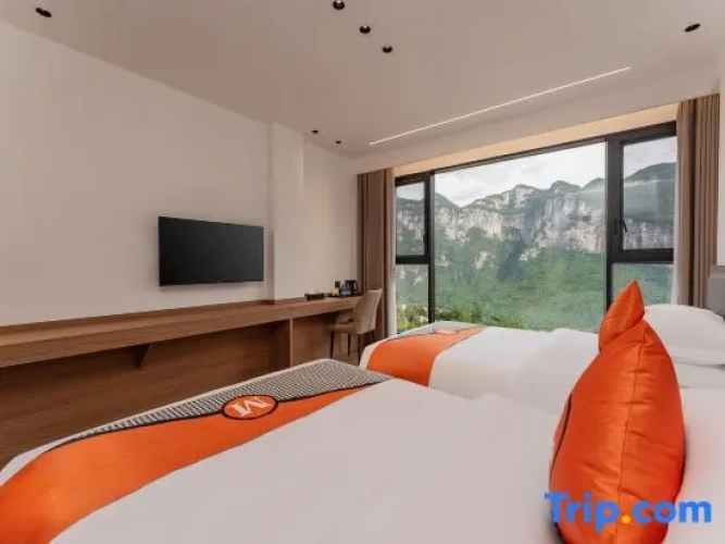 Standard Twin room with mountain view