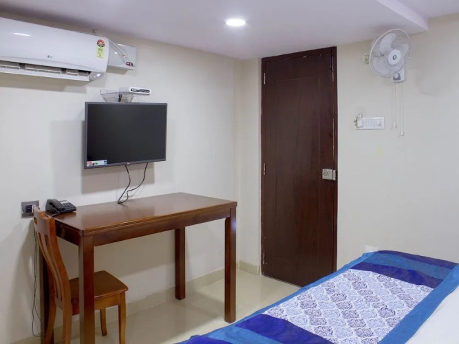 Collection O 5072 Padmini Hotel