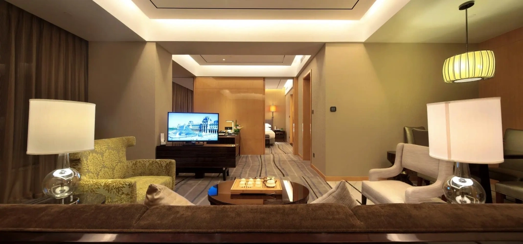 Suite with lake view