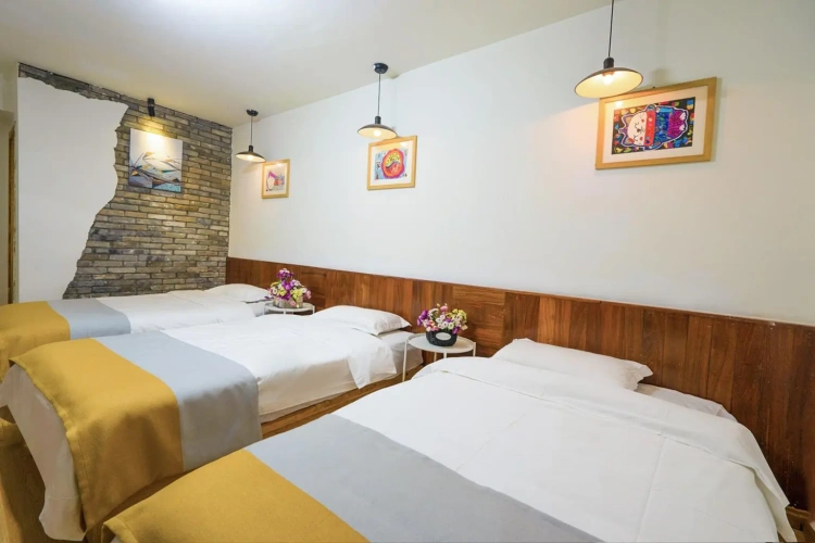 Standard Triple room