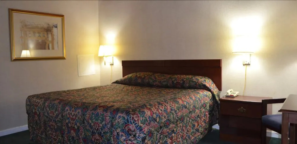 Paramount Motel