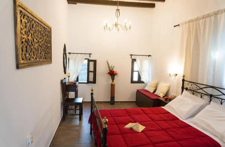 Villa Leon - Private courtyard serenity