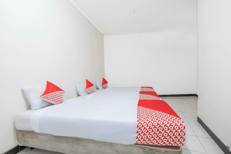OYO 2703 Hotel Transit 1
