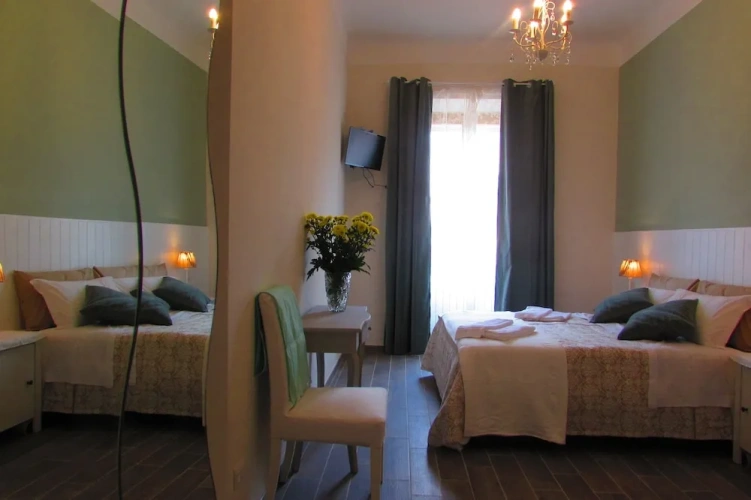 Standard Triple room