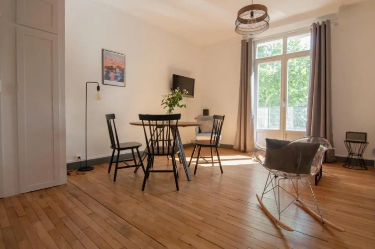 2 Bedrooms Apartment