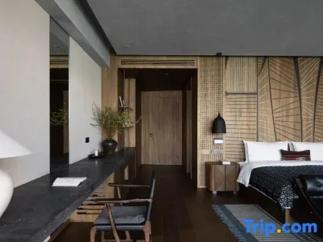 Standard Double room with city view