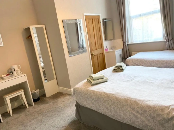 Standard Triple room