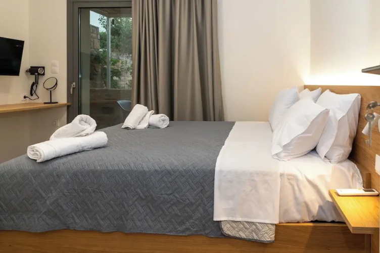 Enalis Studios & Apartments