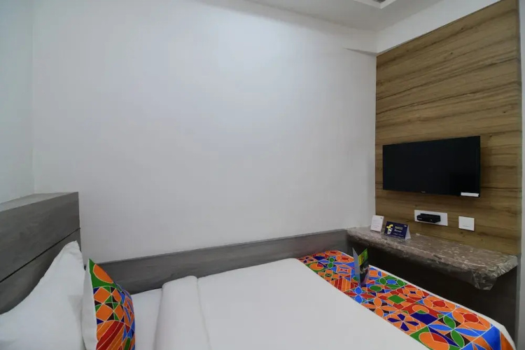 Om Stay Well By FabHotel