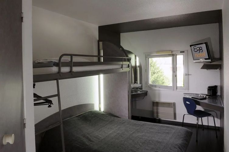 Egg Hotel Sarcelles