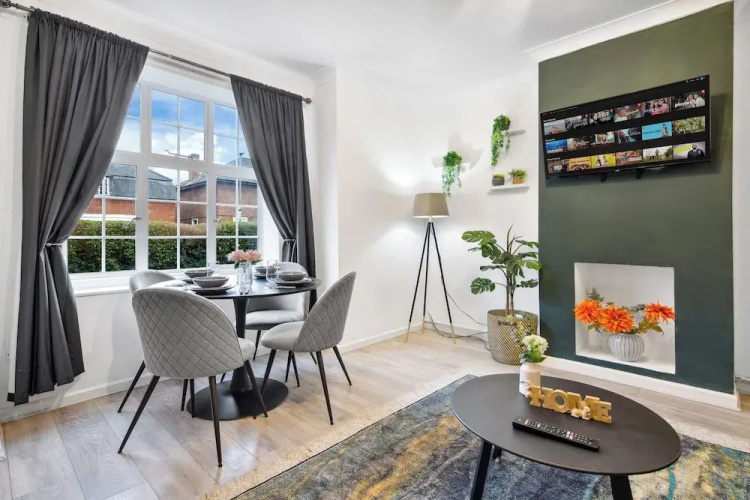 Luxe Stays - Sleeps 7 - Jacuzzi