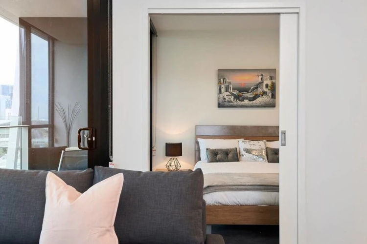 Panoramic Melbourne Views from Stylish Apartment