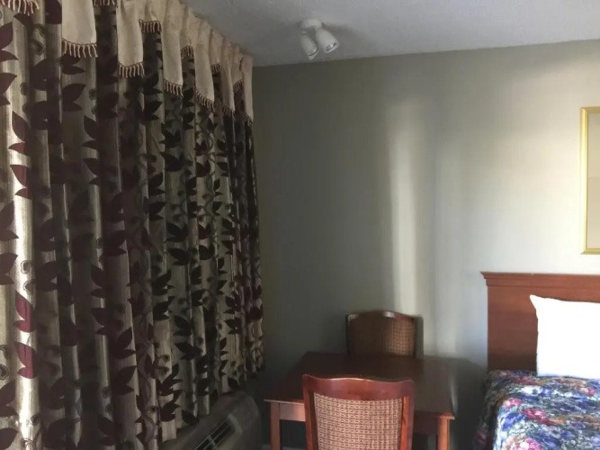 Red Carpet Inn & Suites