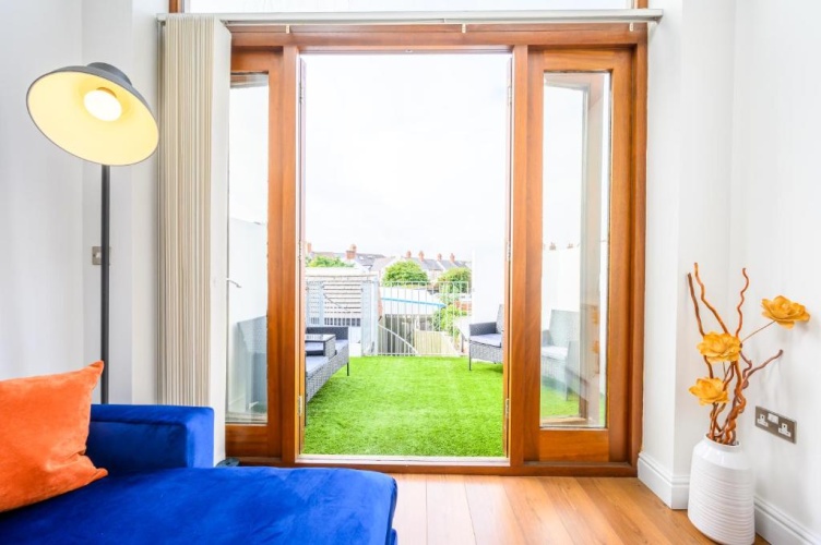 2 Bedrooms Apartment