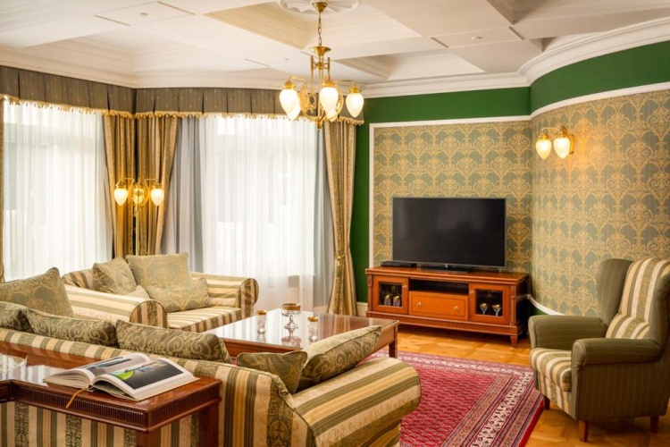 Deluxe Suite
