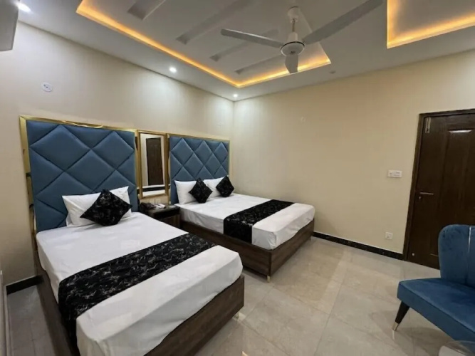 Gold Pine Hotel Lahore
