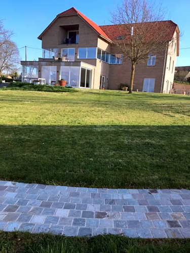 Au Bord De La Foret