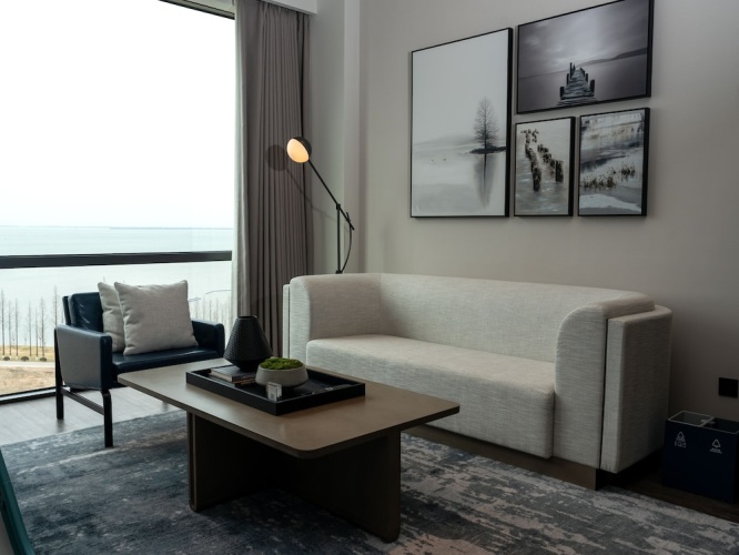 2 Bedrooms Deluxe Suite with lake view