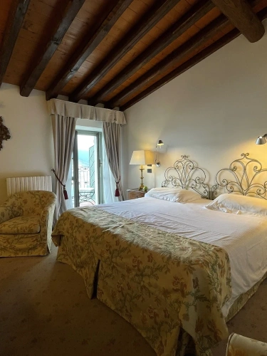 Standard Double room with lake view