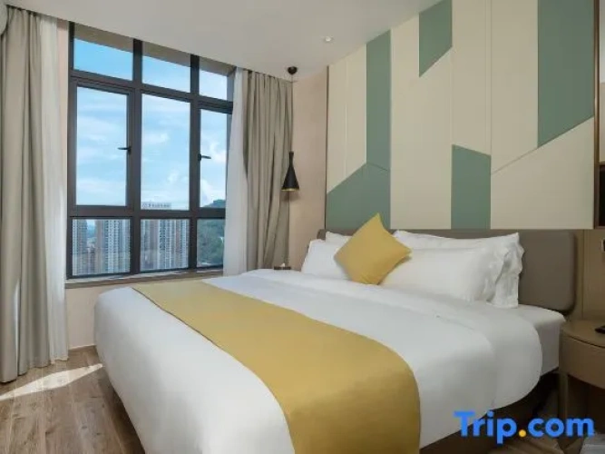 Deluxe Suite with balcony and with mountain view