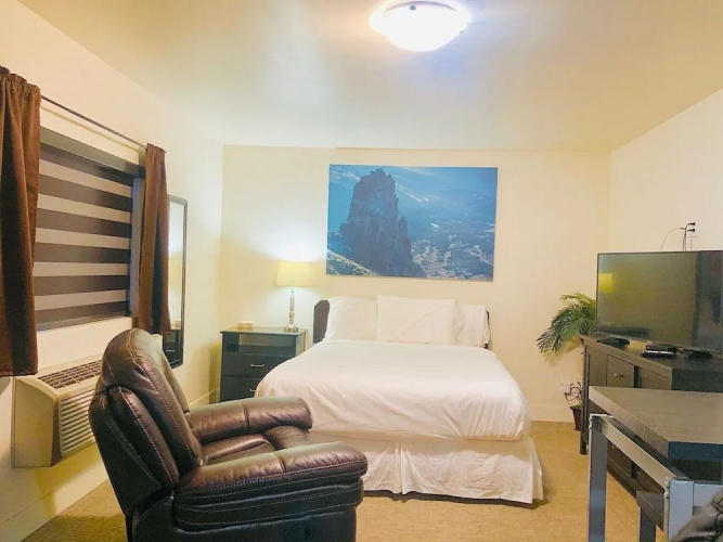 Bison Motel