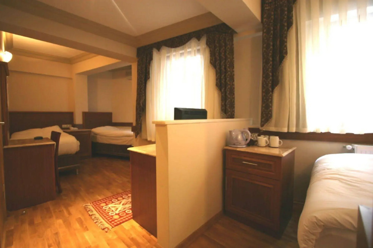 Grand Peninsula Hotel