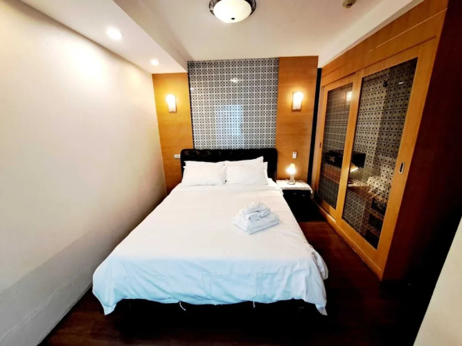 2D - 3 Bedroom Downtown Apartment With Shared Pool