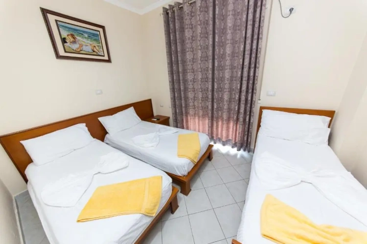 Standard Triple room