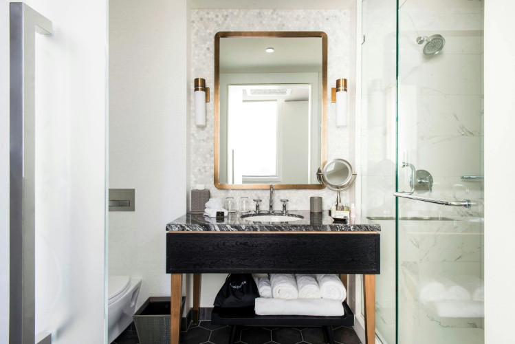 LondonHouse Chicago, Curio Collection by Hilton photo 9