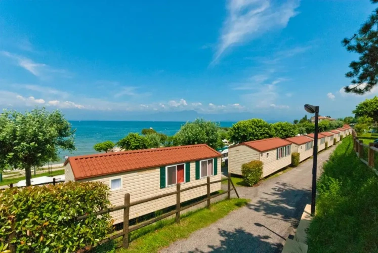 Standard room with lake view