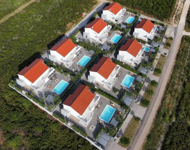 4 Bedrooms Classic Villa