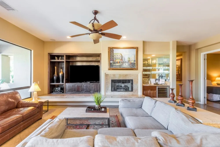 Aurora by AvantStay Stylish Spacious Oasis w Pool Spa BBQ