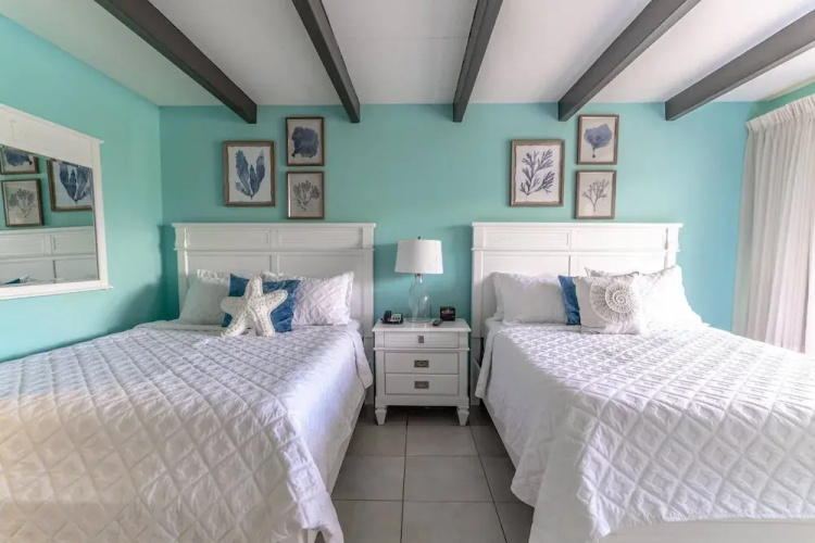 201 Little Harbor Inn