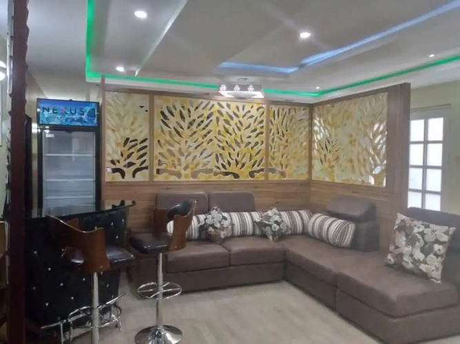 Vic & J Lounge and Hotel