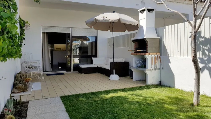 Magnific Studio with a cozy garden