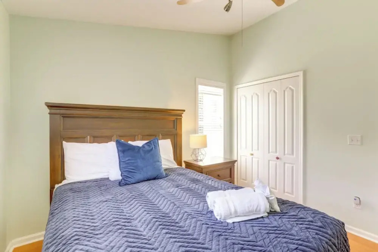 4 Mi to Beaches: Alluring Largo Hideaway!