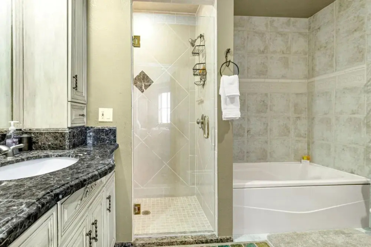330 Chapel Square 3 Bedroom Condo by RedAwning