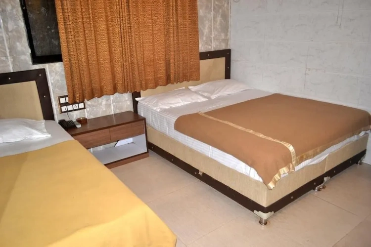 Standard Triple room
