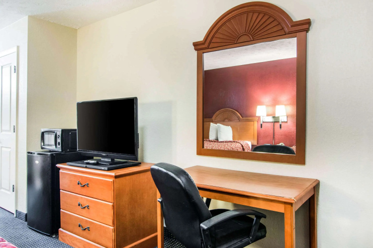 Rodeway Inn La Grange East