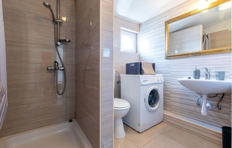 Amazing Home in Sevid With Wifi and 9 Bedrooms