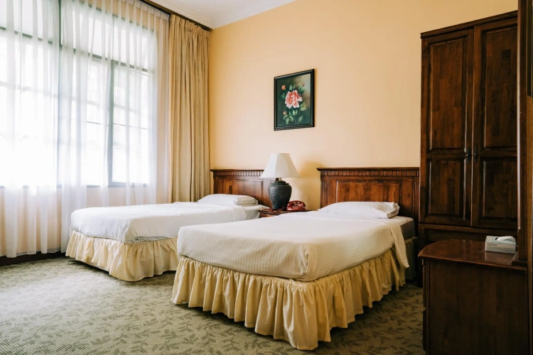 Standard Twin room with garden view