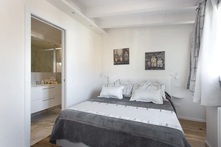 1 Bedroom Apartment with balcony