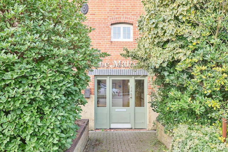 Host Stay Roper Road