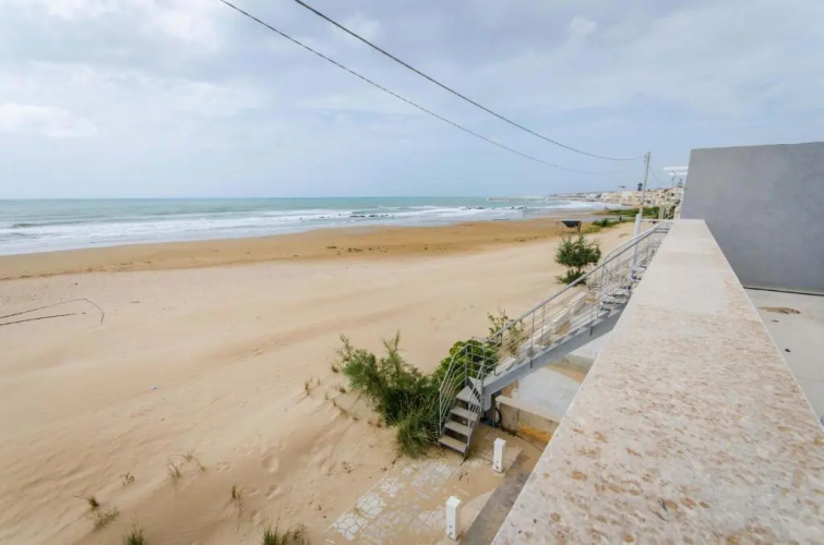 Arisa -Terrazza Privata 60 MQ sulla Spiaggia