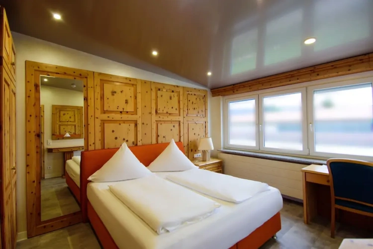 Standard Triple room