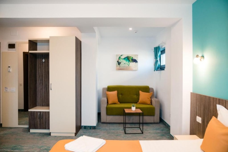 Standard Triple room with balcony